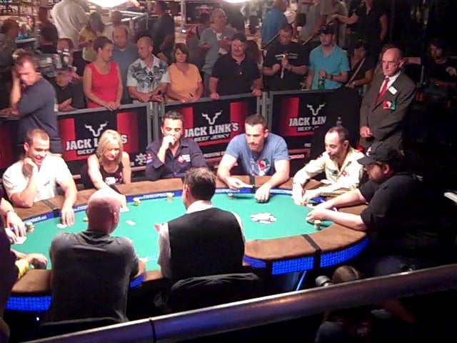 Poker-Tournament-people-table.jpg